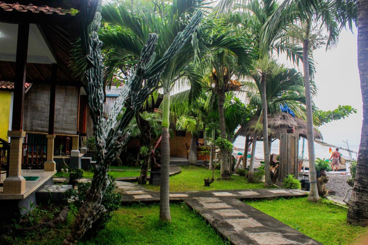 Coconut Beach Bungalows & Warung 2 Amed Extérieur photo