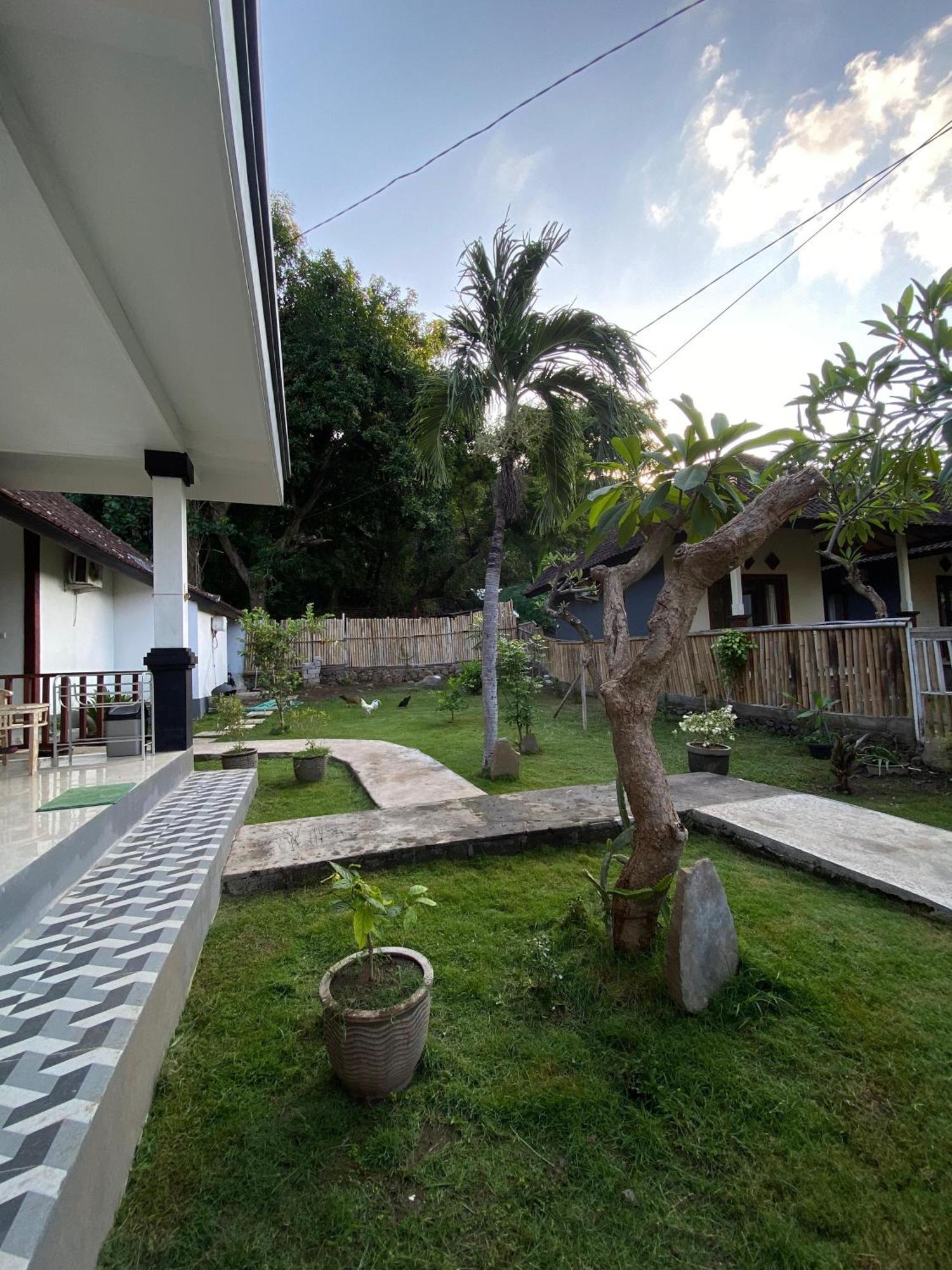 Coconut Beach Bungalows & Warung 2 Amed Extérieur photo