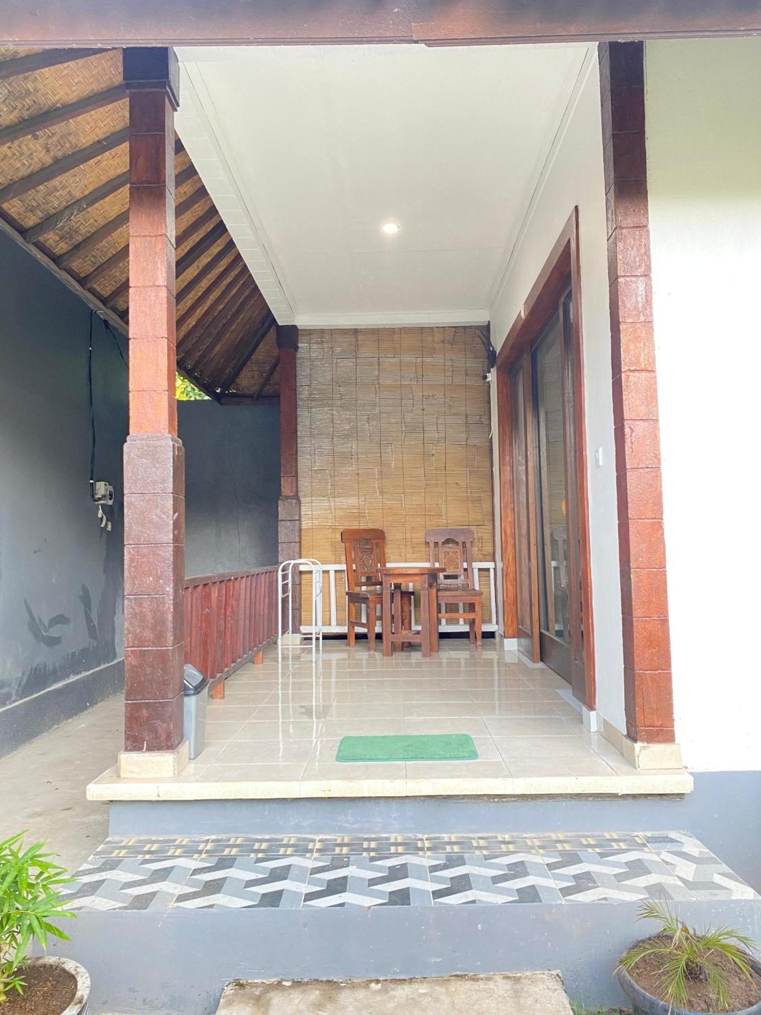 Coconut Beach Bungalows & Warung 2 Amed Extérieur photo