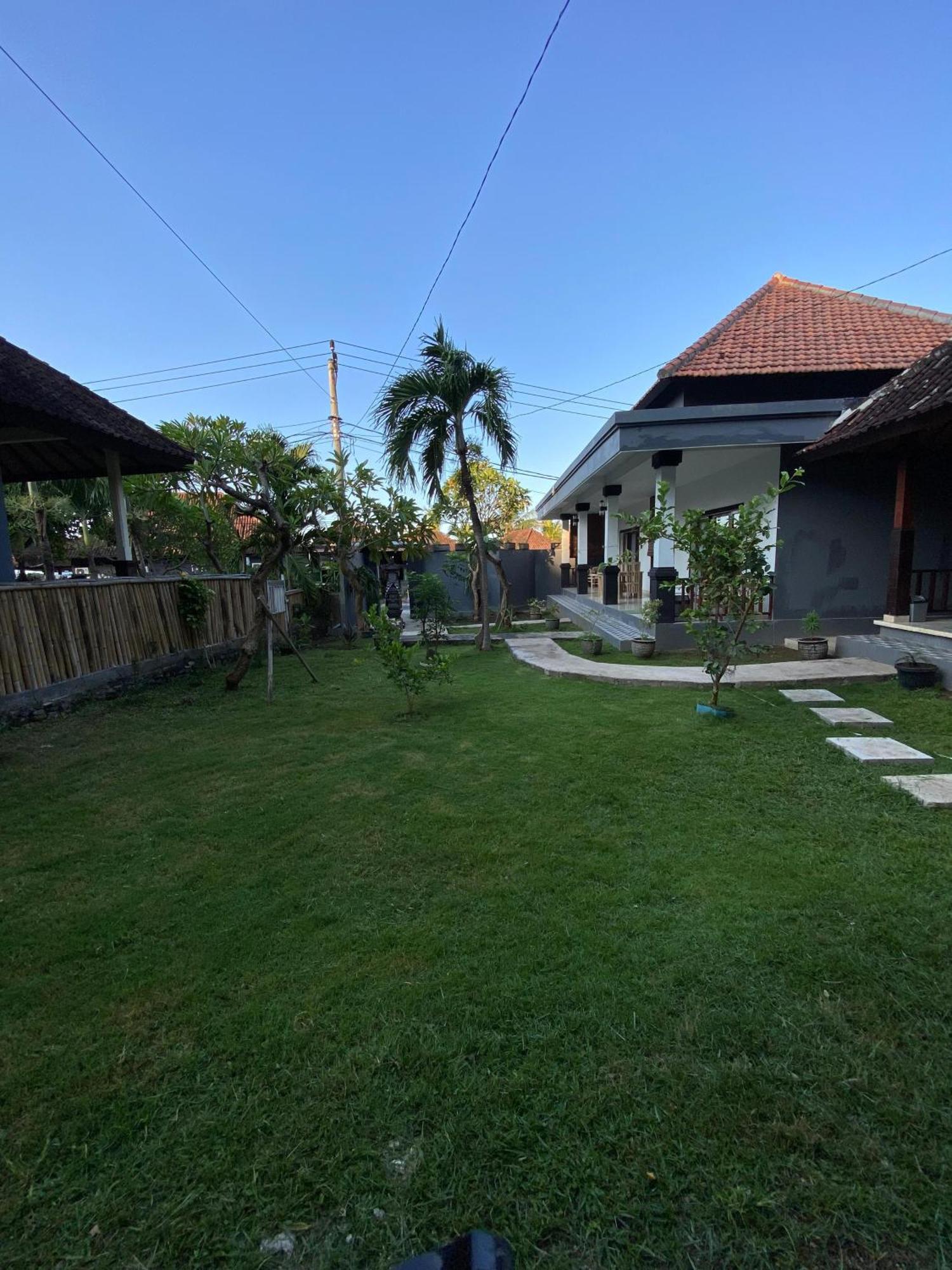 Coconut Beach Bungalows & Warung 2 Amed Extérieur photo